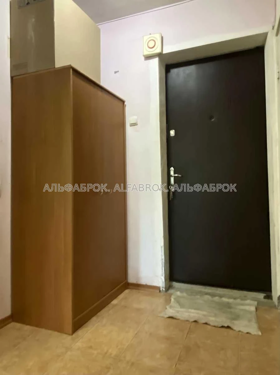 Кловський спуск, 20, Печерский район, ориентир Центр