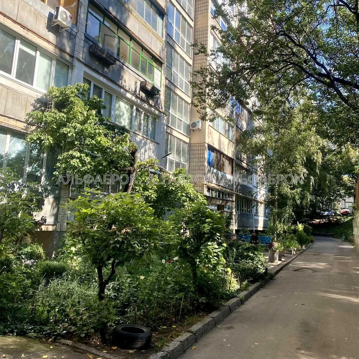 Кловський спуск, 20, Печерский район, ориентир Центр