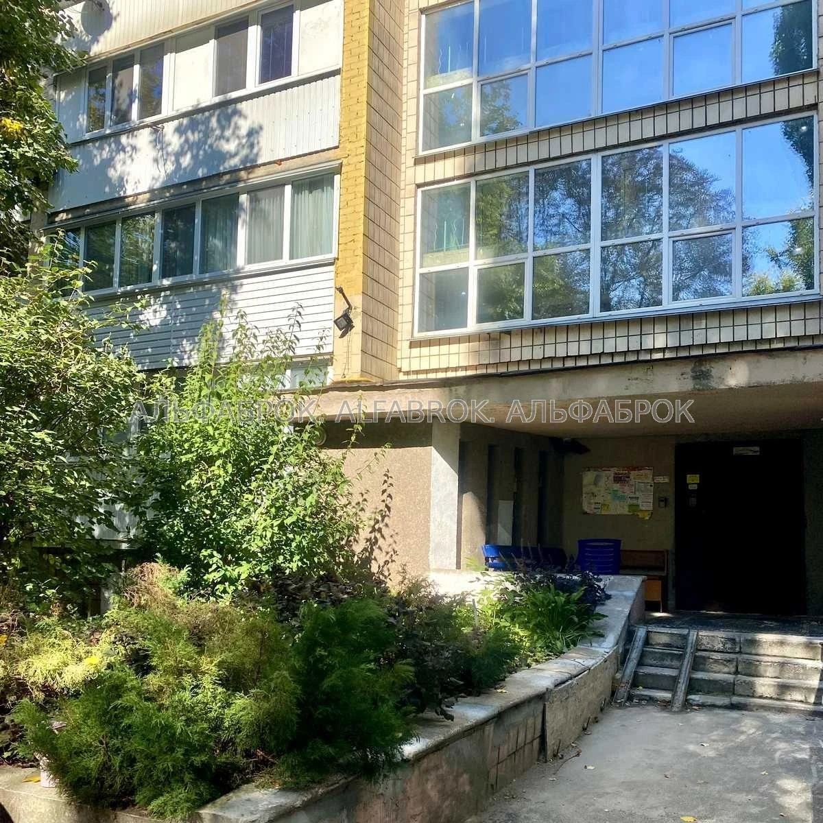 Кловський спуск, 20, Печерский район, ориентир Центр