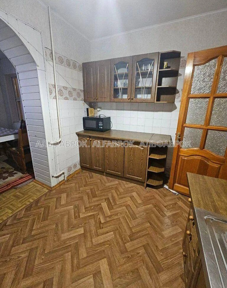 Street Podlisna, 6, Sviatoshyn District, Landmark Novoselychi