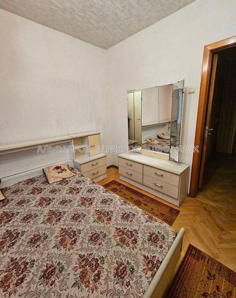 Street Podlisna, 6, Sviatoshyn District, Landmark Novoselychi