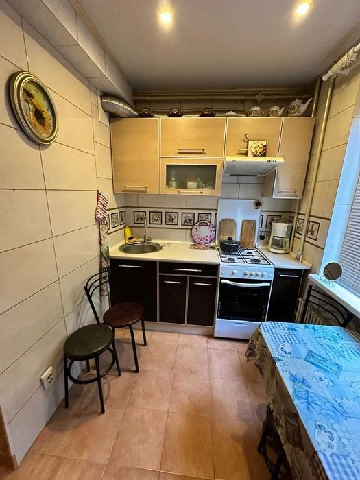 Selling a 2-bedroom apartment in Alekseyevka.