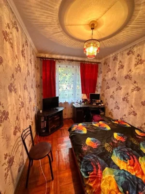 Selling a 2-bedroom apartment in Alekseyevka.