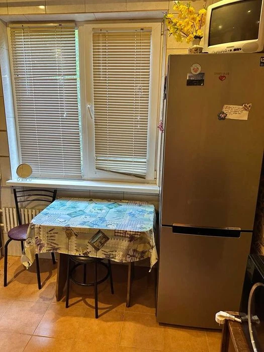 Selling a 2-bedroom apartment in Alekseyevka.