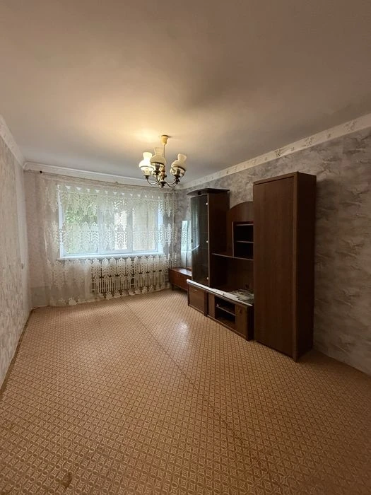 Three-room apartment for sale. Gagarin Avenue, Airport.
