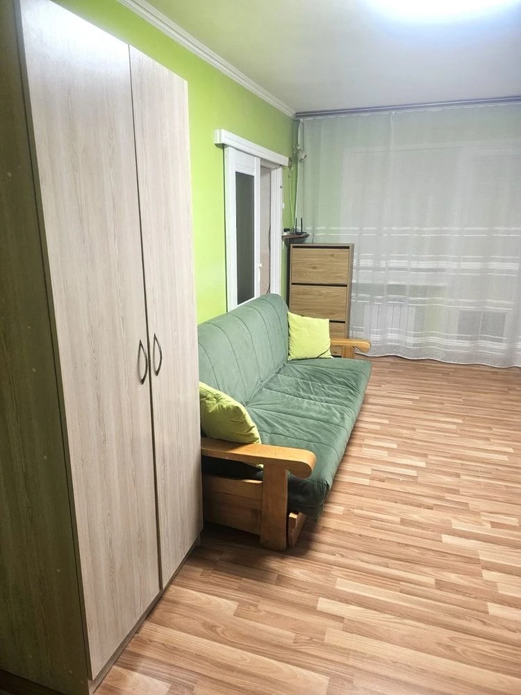 Продажа двухкомнатной квартиры на втором этаже. Проспект