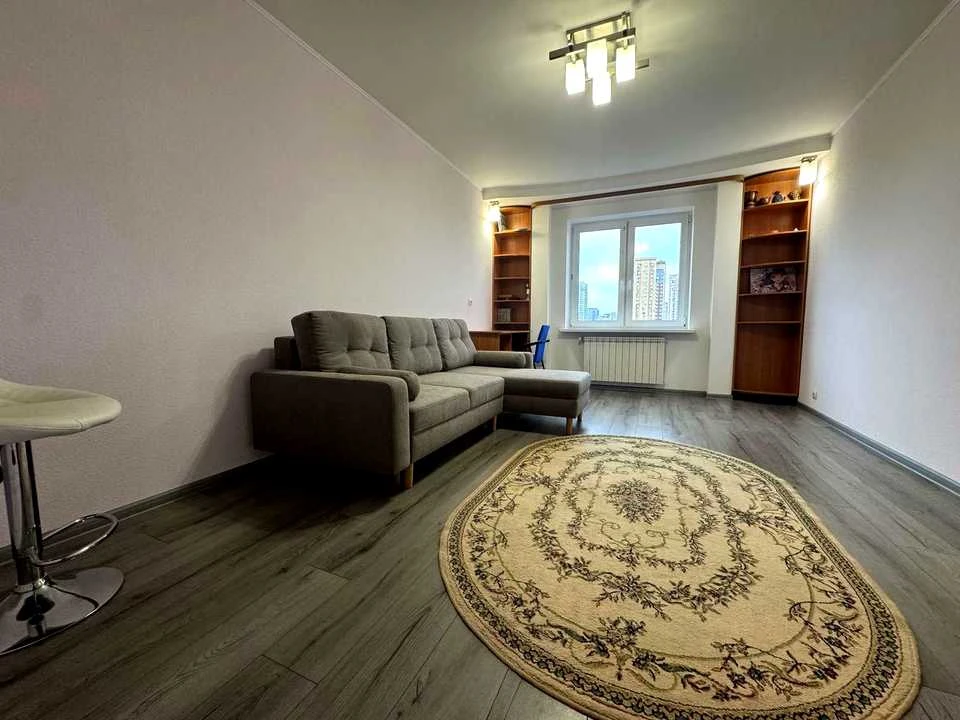 Квартира. Киев, улица Ивана Пулюя