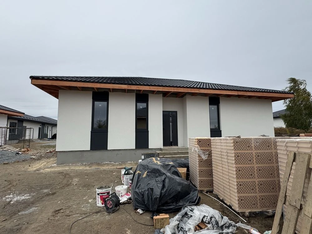 House for sale with interior work + 5 acres plot, Kyiv district