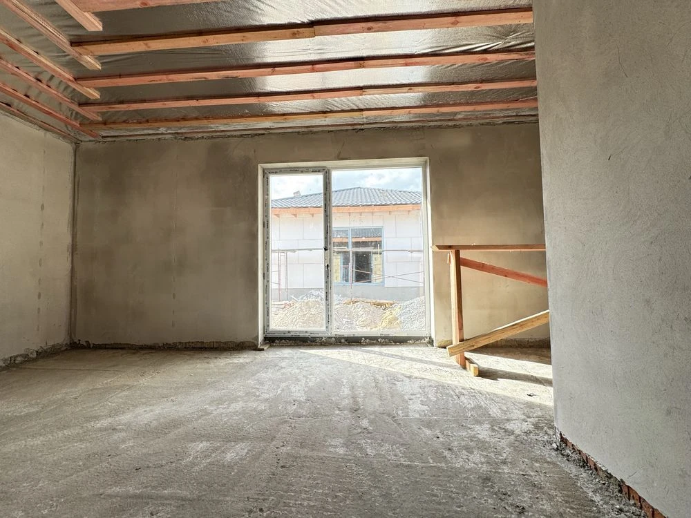 House for sale with interior work + 5 acres plot, Kyiv district