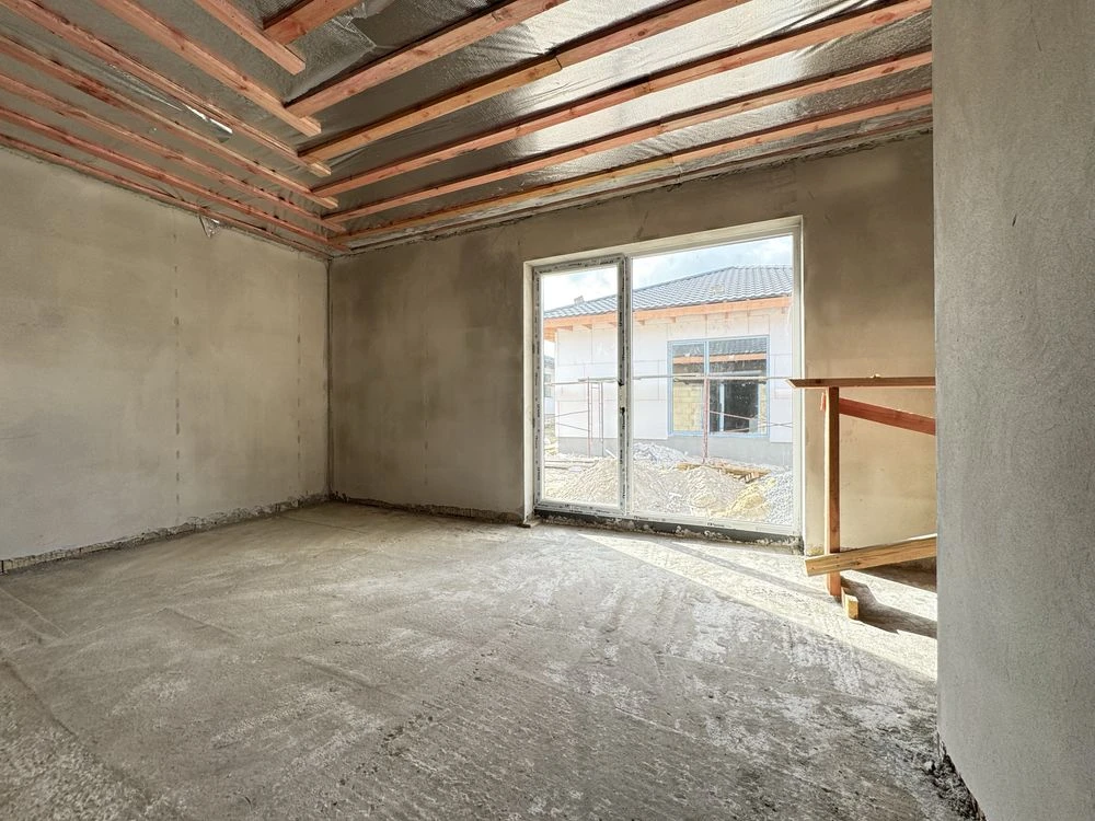 House for sale with interior work + 5 acres plot, Kyiv district