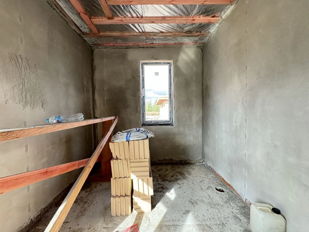 House for sale with interior work + 5 acres plot, Kyiv district