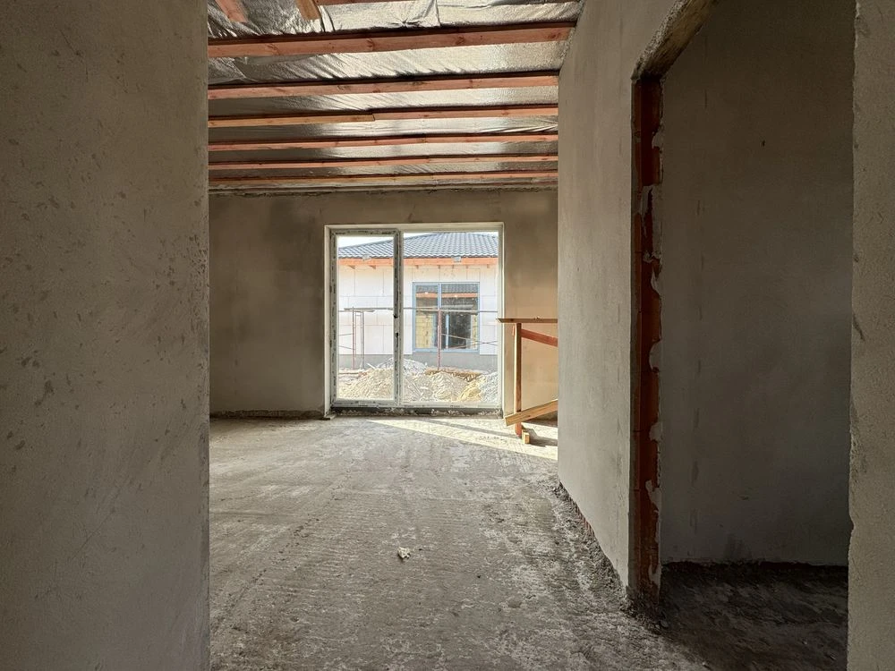 House for sale with interior work + 5 acres plot, Kyiv district