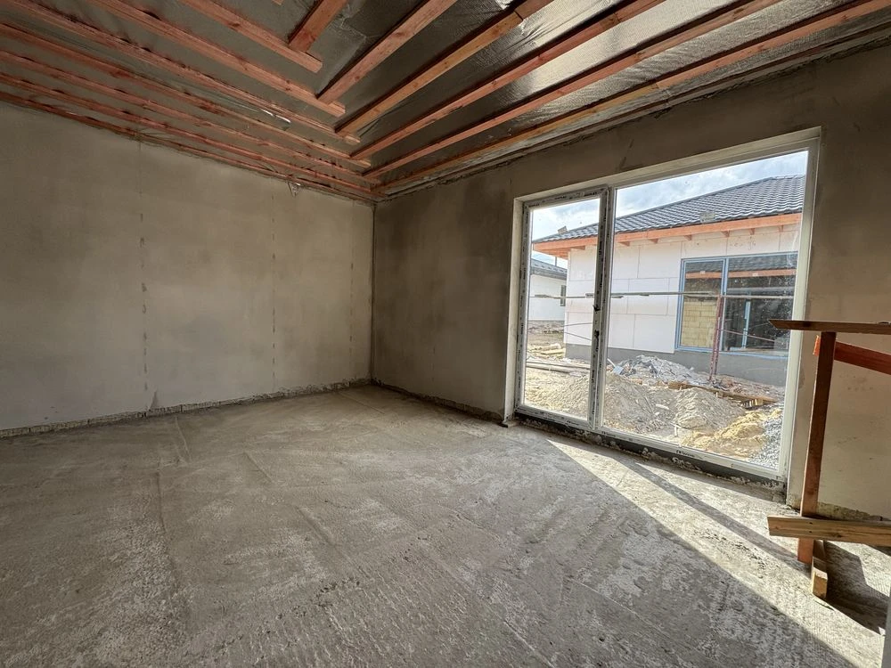 House for sale with interior work + 5 acres plot, Kyiv district