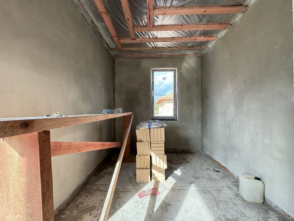 House for sale with interior work + 5 acres plot, Kyiv district