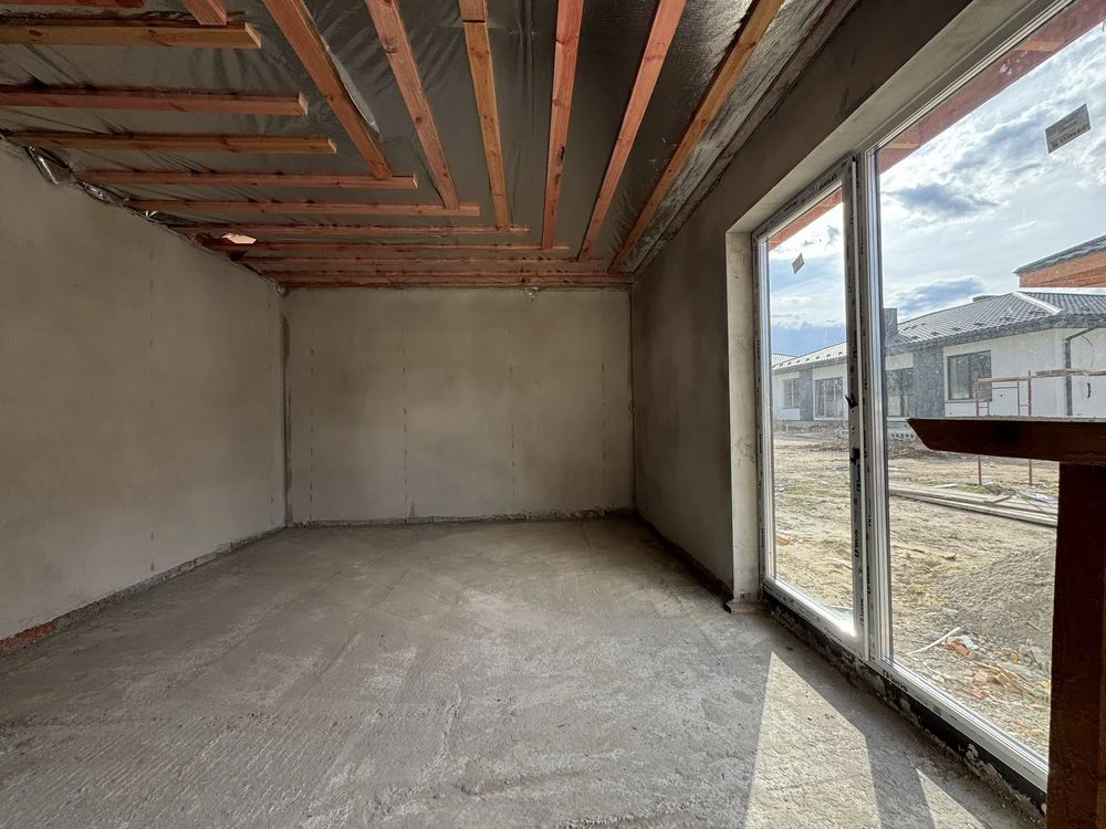 House for sale with interior work + 5 acres plot, Kyiv district