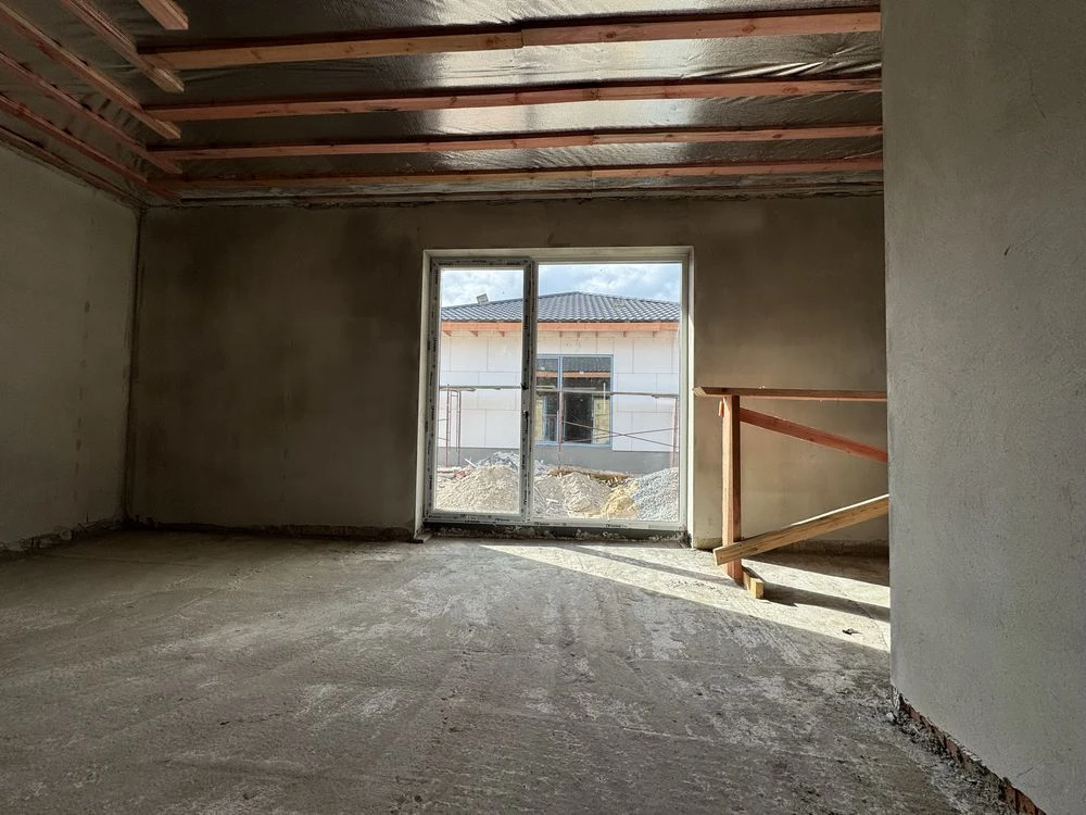 House for sale with interior work + 5 acres plot, Kyiv district