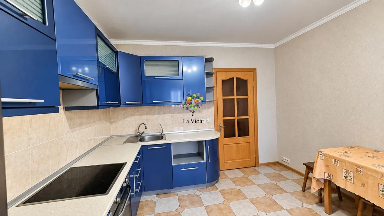 For Sale: 3-room apartment with renovation and furniture on Leskivsk Street
