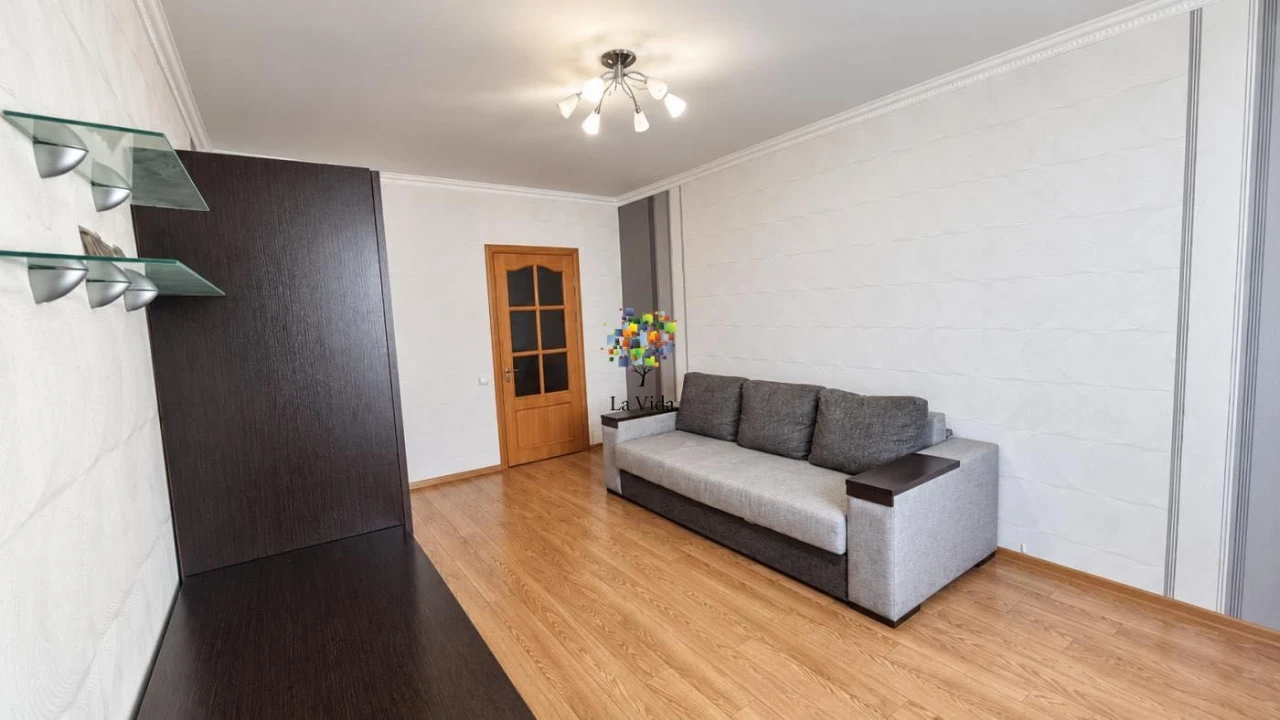 For Sale: 3-room apartment with renovation and furniture on Leskivsk Street