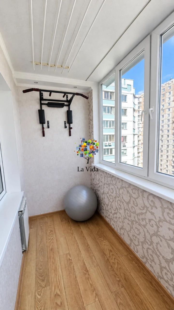 For Sale: 3-room apartment with renovation and furniture on Leskivsk Street