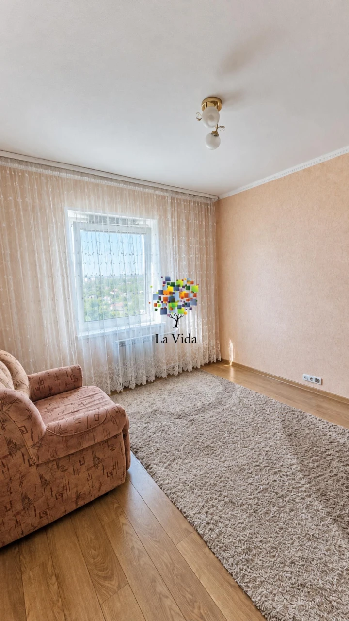 For Sale: 3-room apartment with renovation and furniture on Leskivsk Street