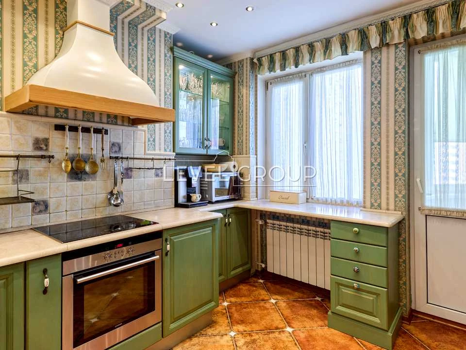 Квартира. Київ, Саперно-Слобідська вулиця