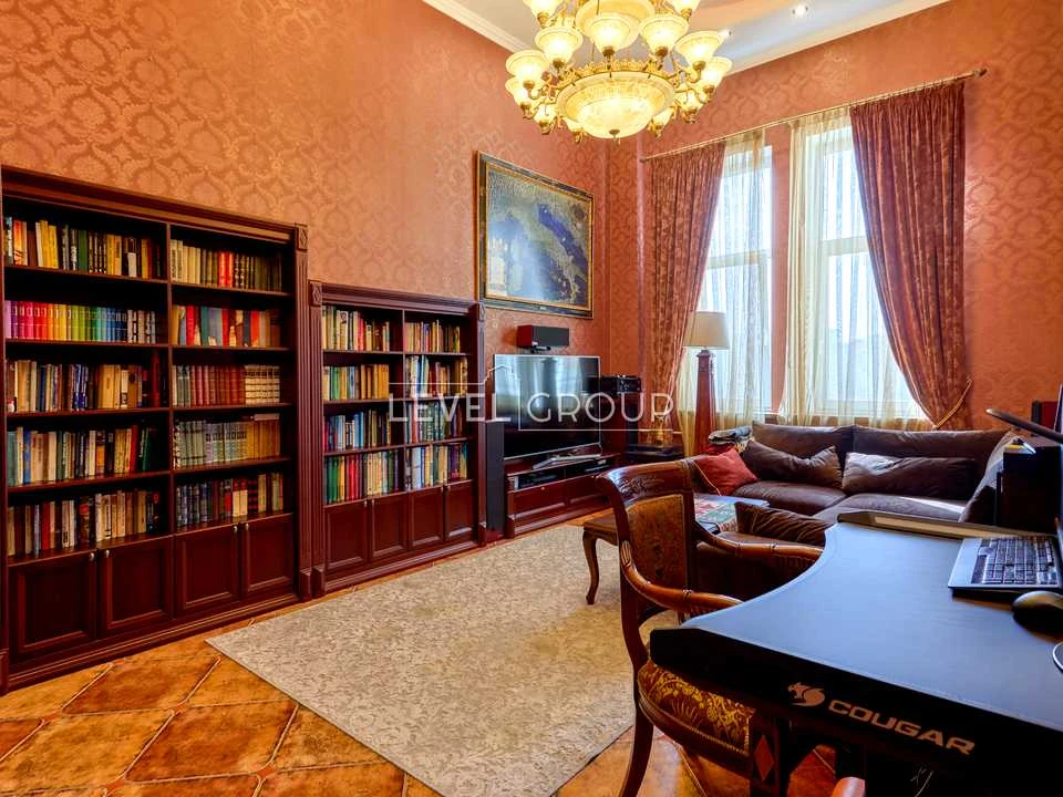 Квартира. Київ, Саперно-Слобідська вулиця