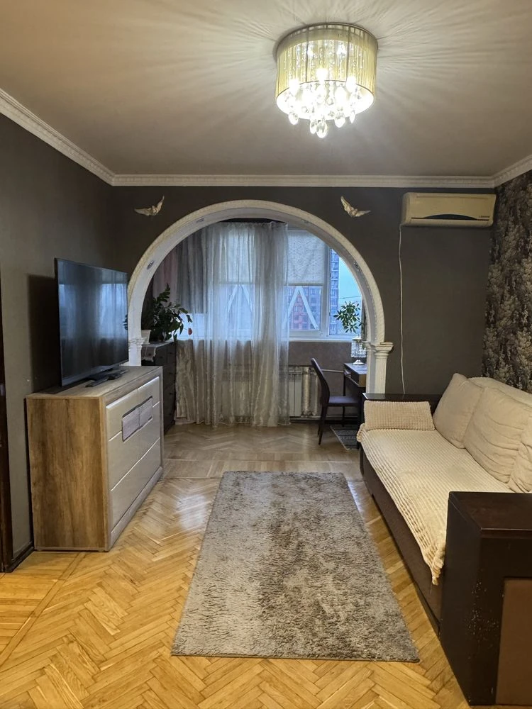 Продам двухкомнатную квартиру с ремонтом на Краснова