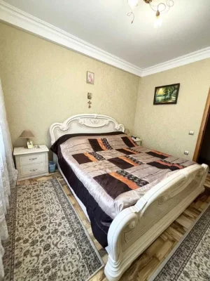 Квартира в центре (050-123-45-67)