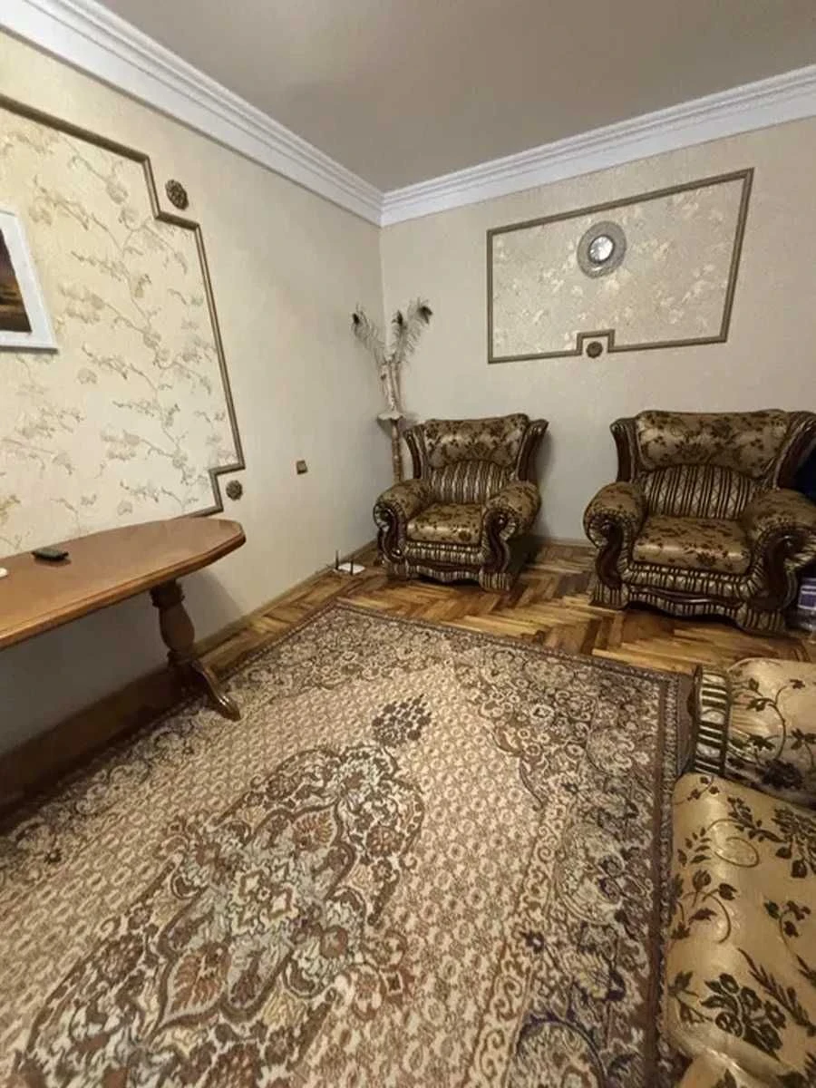 Квартира в центре (050-123-45-67)
