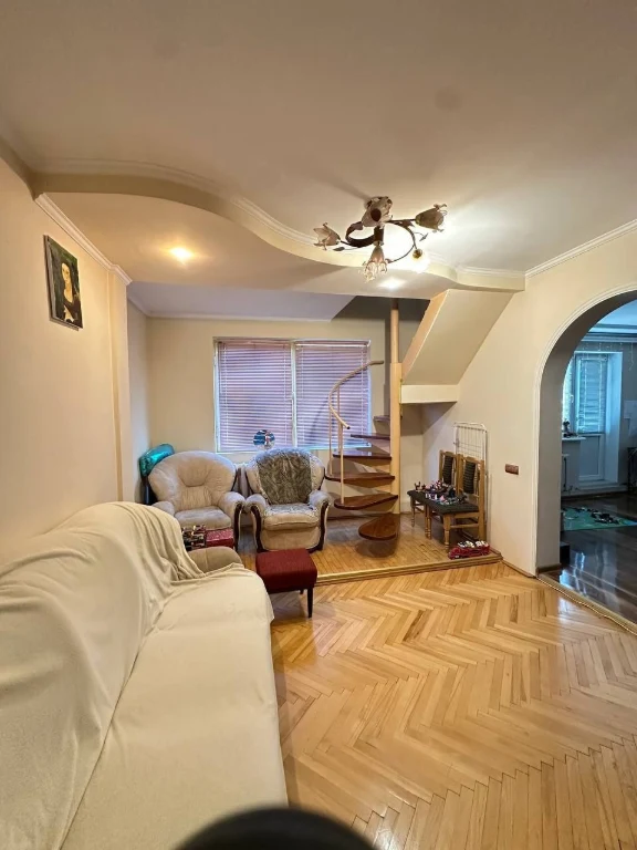 For Sale: 4-room apartment, ground floor apartment near Шевchenko Park