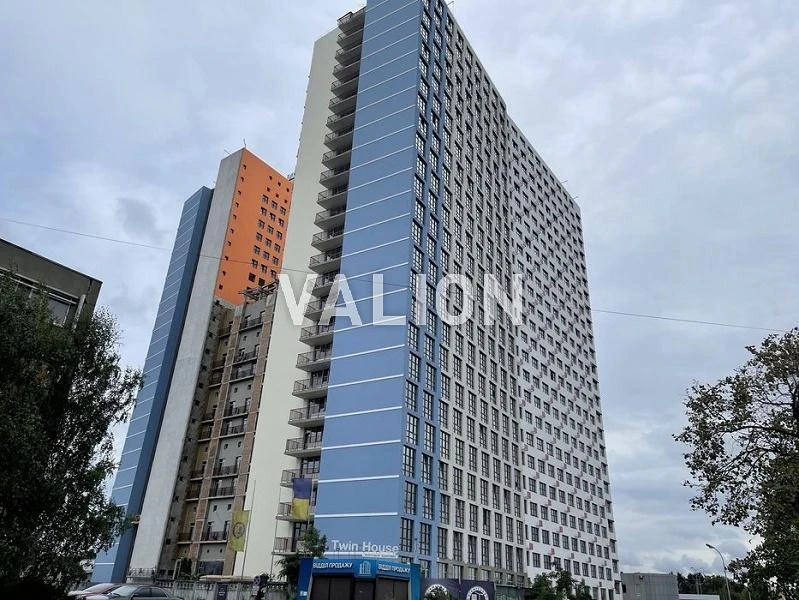 Продаж 2-к квартири вул. Крайня 1