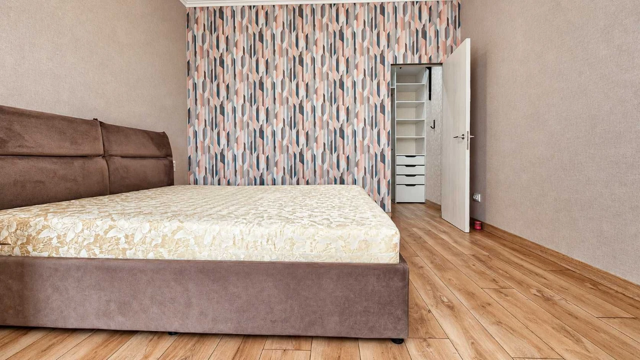 Apartment for sale in the Lake Land residential complex with a view of the Basov Kut lake.
