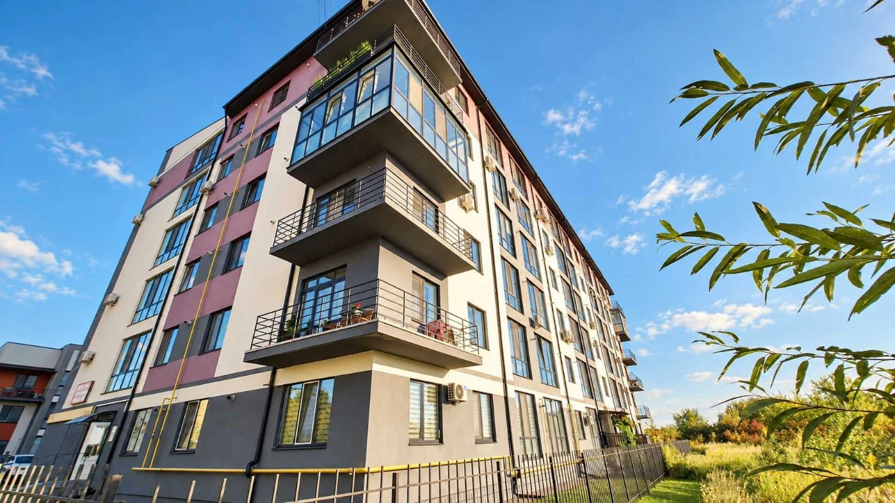 Apartment for sale in the Lake Land residential complex with a view of the Basov Kut lake.