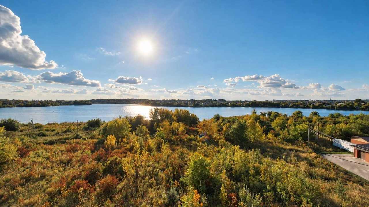 Apartment for sale in the Lake Land residential complex with a view of the Basov Kut lake.