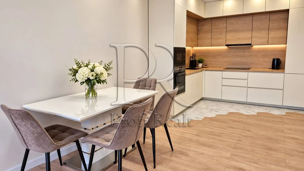 2-room apartment, 68 sq m, Warsaw/Kisterov. 18/6. Renovated. Generator