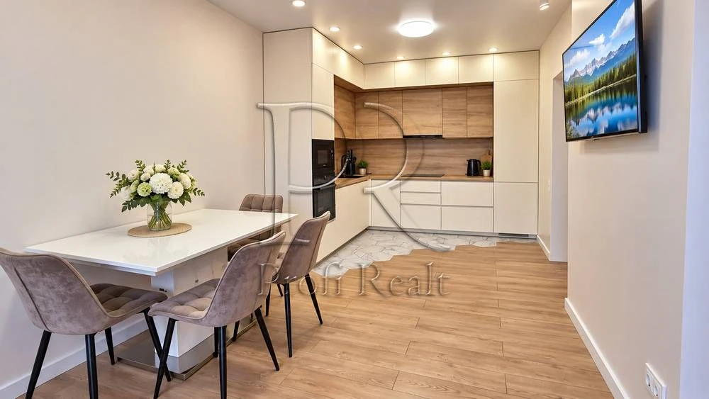 2-room apartment, 68 sq m, Warsaw/Kisterov. 18/6. Renovated. Generator