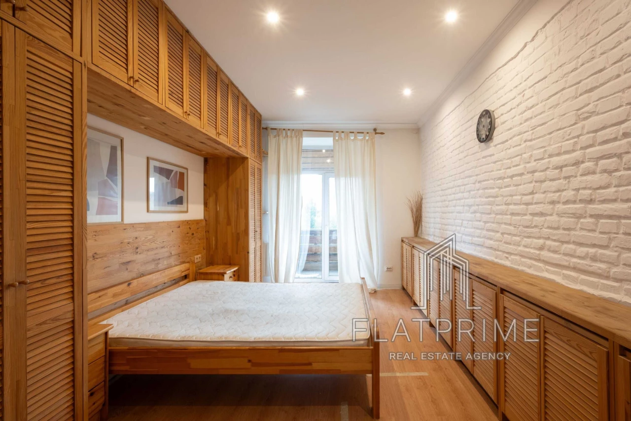 продаж 2 кім. квартири у сталінці Борщагівська 152