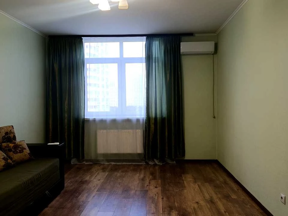 Apartment. Voskresenskaya st., Kyiv