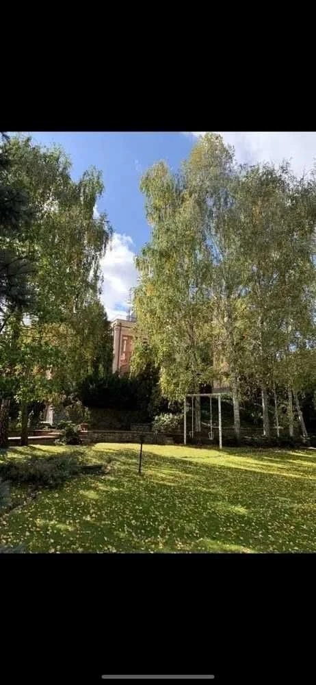 Приватна РЕЗИДЕНЦІЯ біля озера у Києві - 800 м², 12 кімнат,