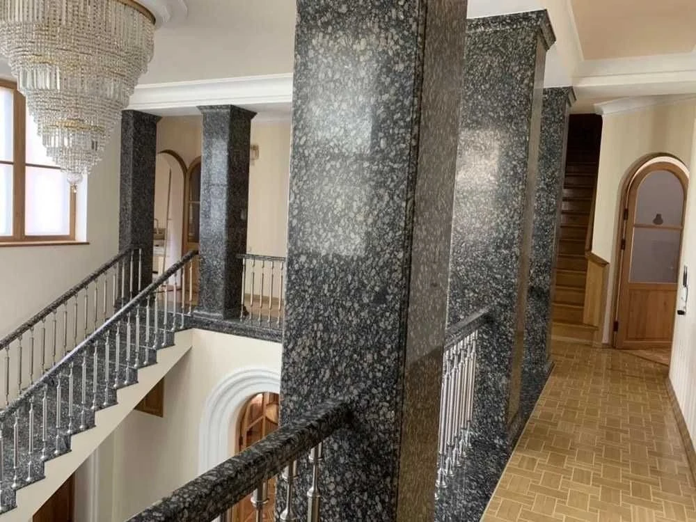 Приватна РЕЗИДЕНЦІЯ біля озера у Києві - 800 м², 12 кімнат,