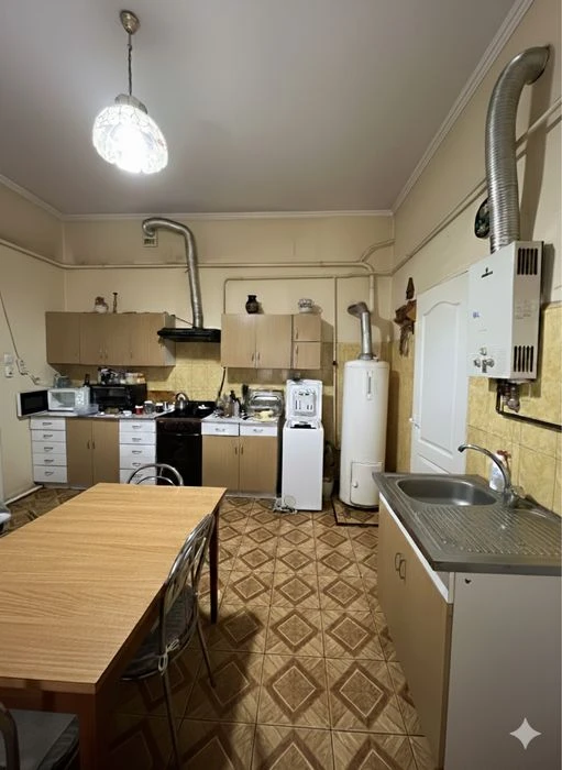 Продаж 4 кім.квартири вул. Берчені