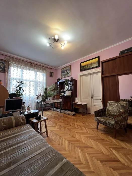 Продаж 4 кім.квартири вул. Берчені