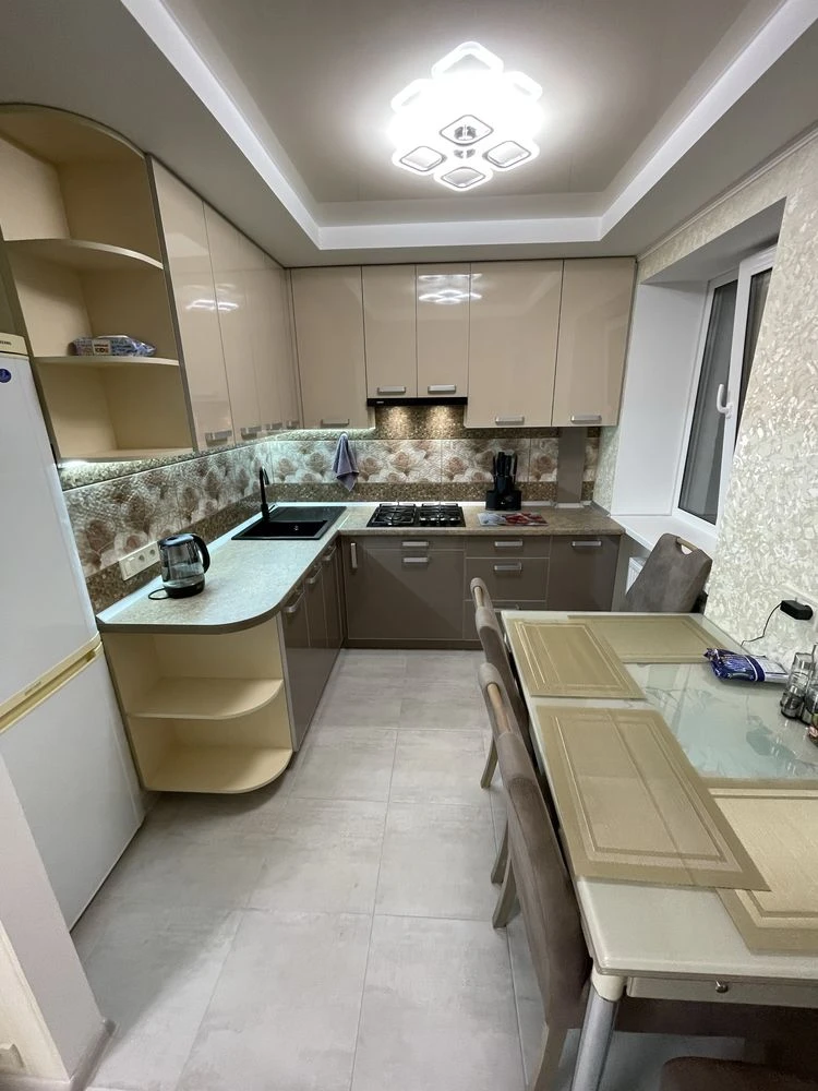 Продам квартиру на Украинская пересечение Школьная