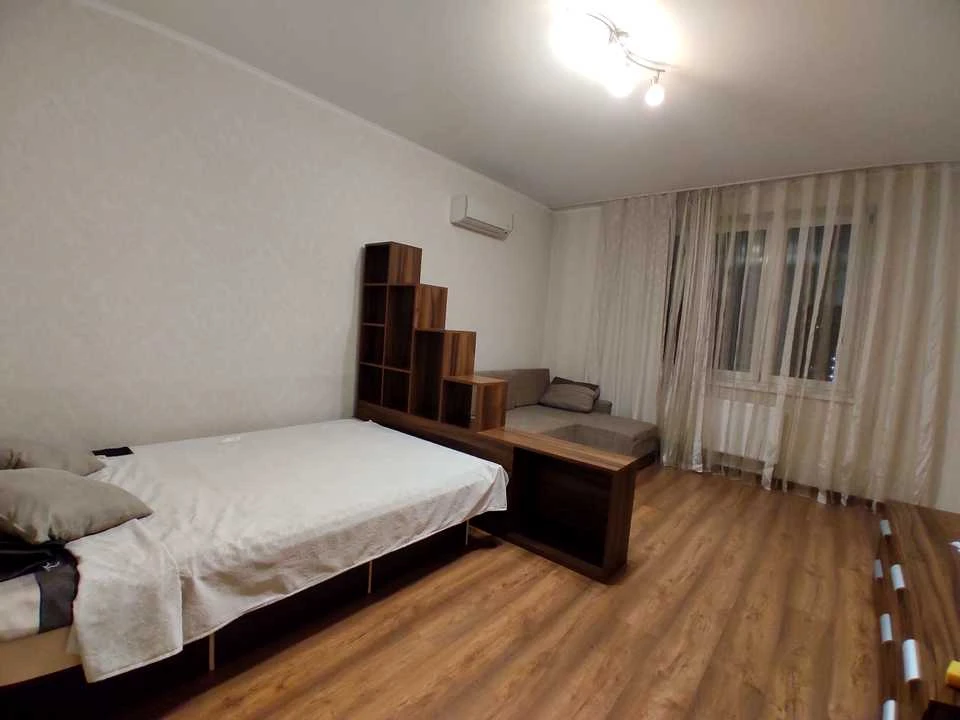 Квартира. Київ, Героїв полку "Азов" вул.
