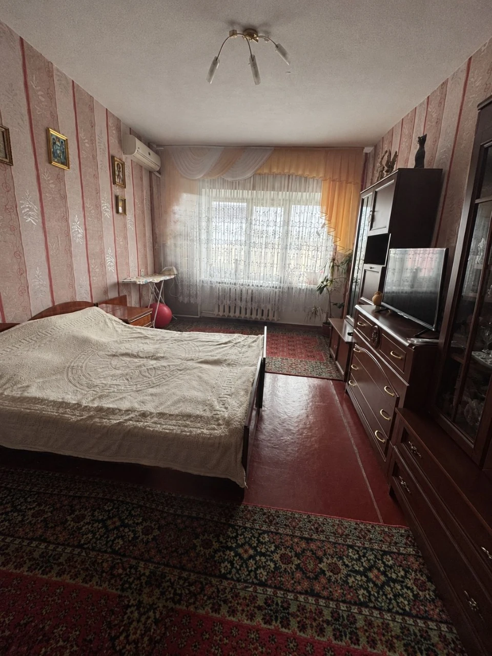 Sale of a 3-bedroom apartment