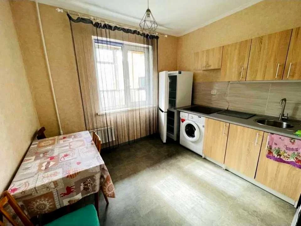 Квартира. Киев, Радунская улица