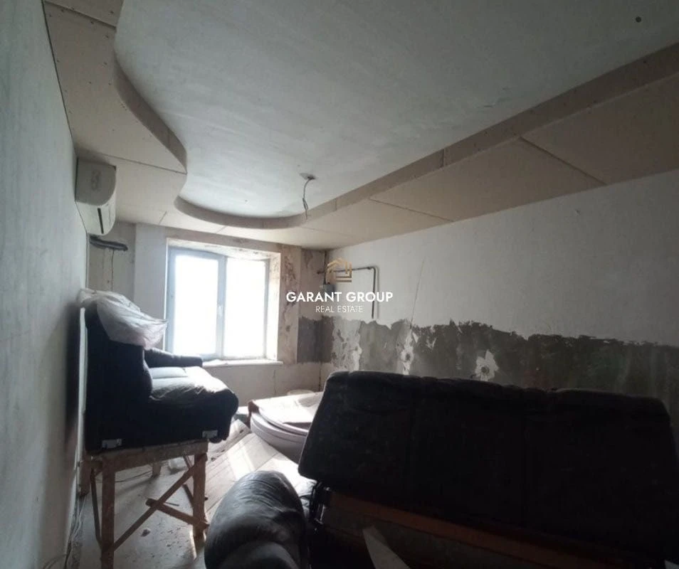 Spacious 4-bedroom apartment in Odesa