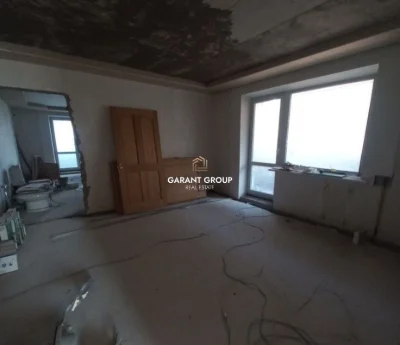 Spacious 4-bedroom apartment in Odesa