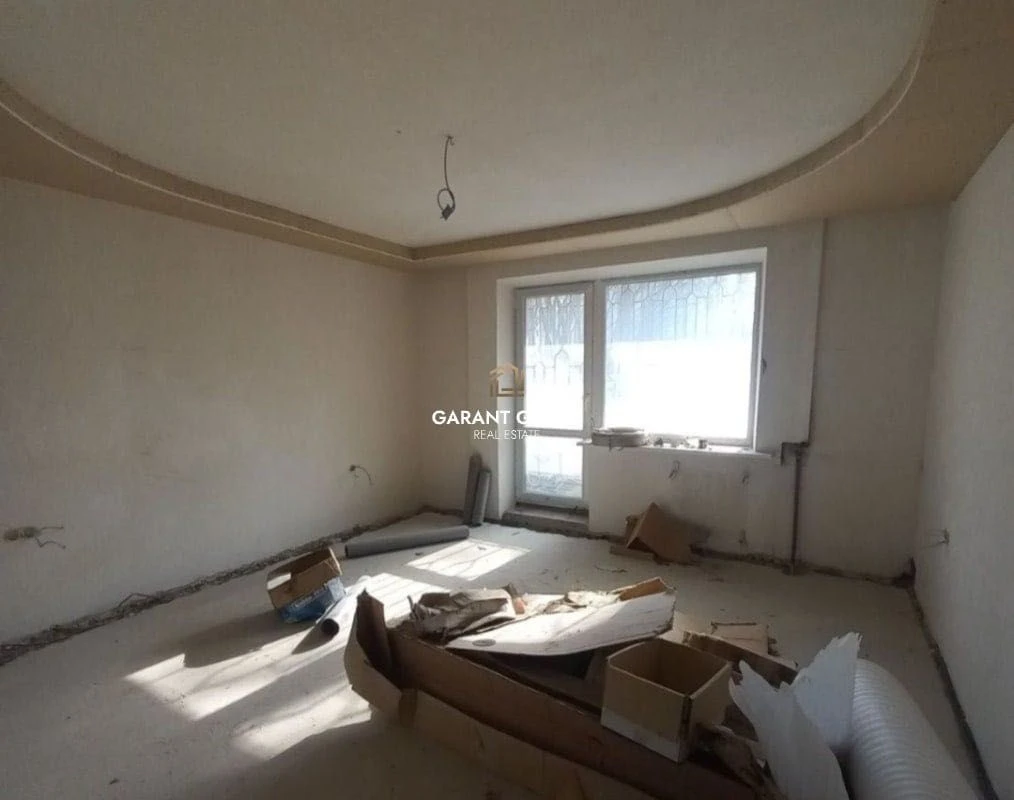 Spacious 4-bedroom apartment in Odesa