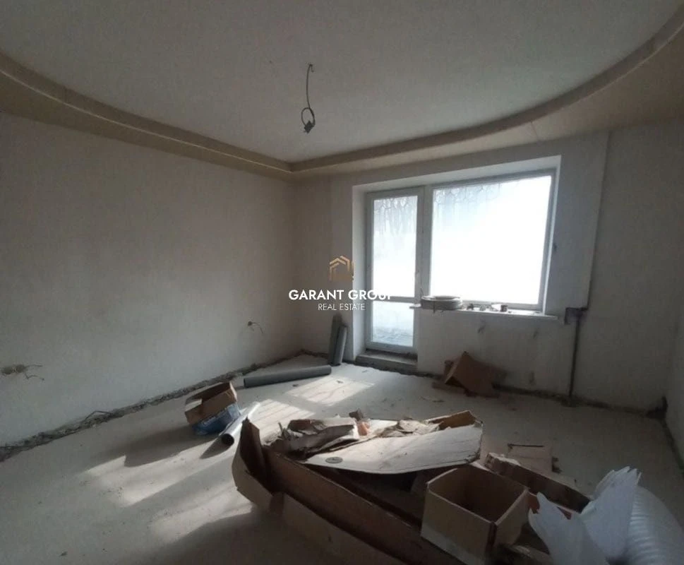 Spacious 4-bedroom apartment in Odesa